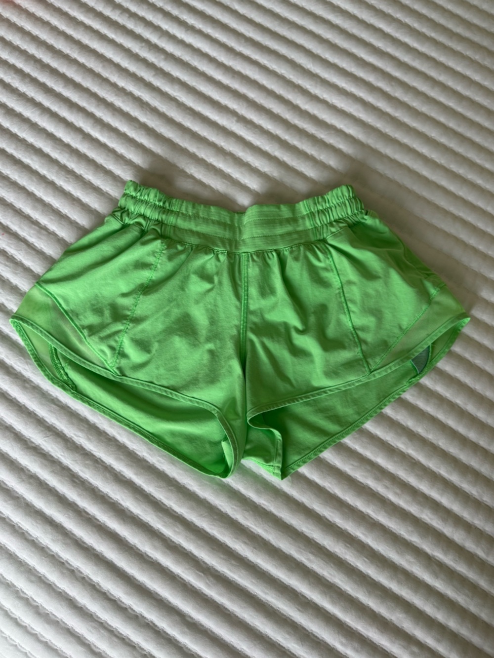Lululemon Hotty Hot Low-Rise Lined Shorts 2.5” Pistachio